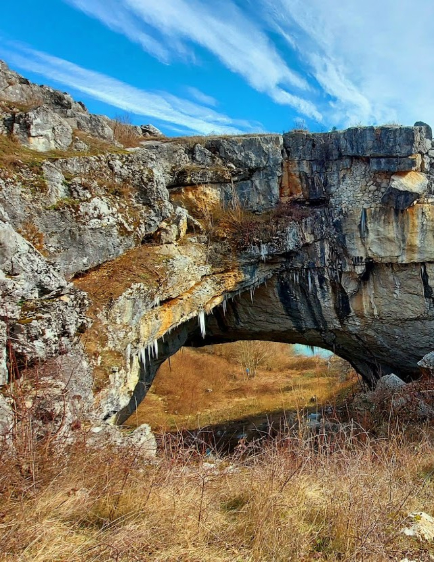 The dark silence of the underworld – explore Topolnita cave!