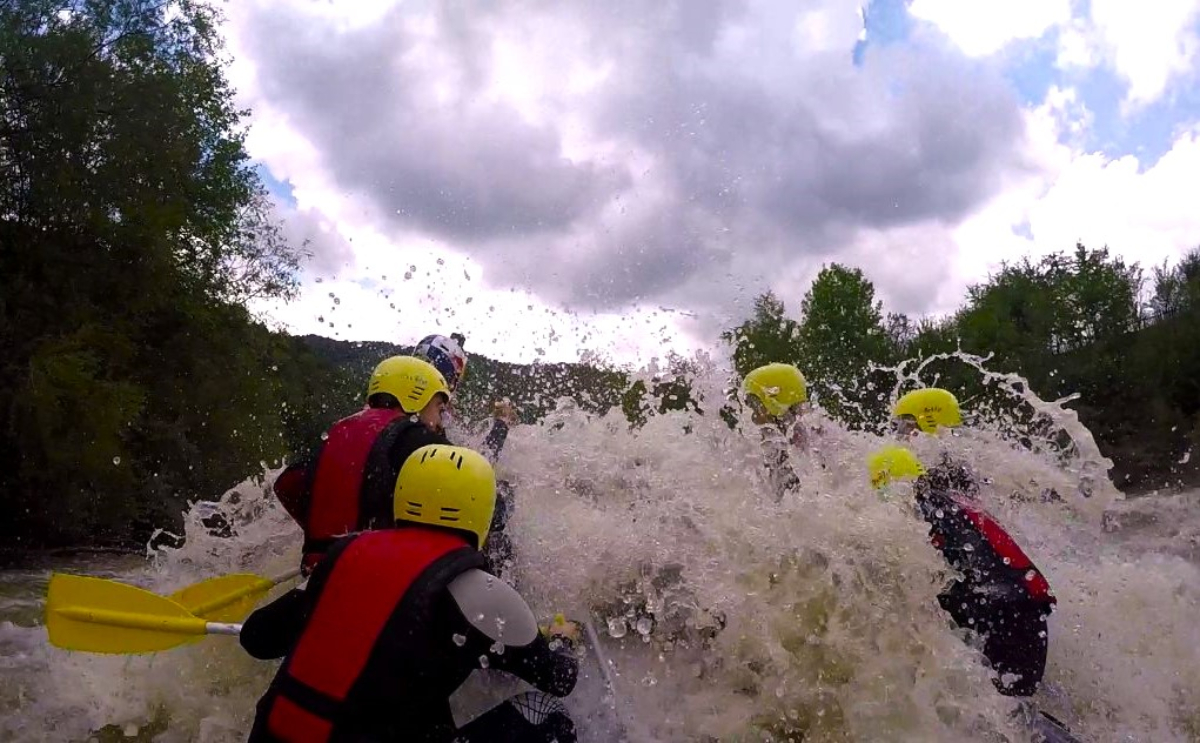 Rafting, rupestrian settlements and megalithic stones in Luana’s country